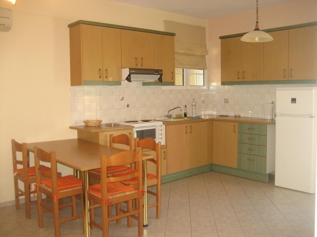 Stelios Apartments Істрон Екстер'єр фото
